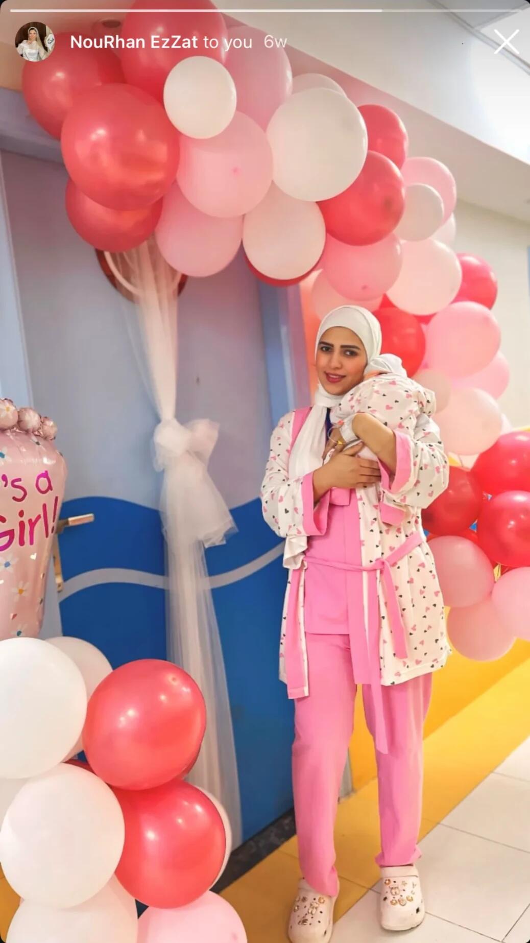 صورة عميلة مع المنتج