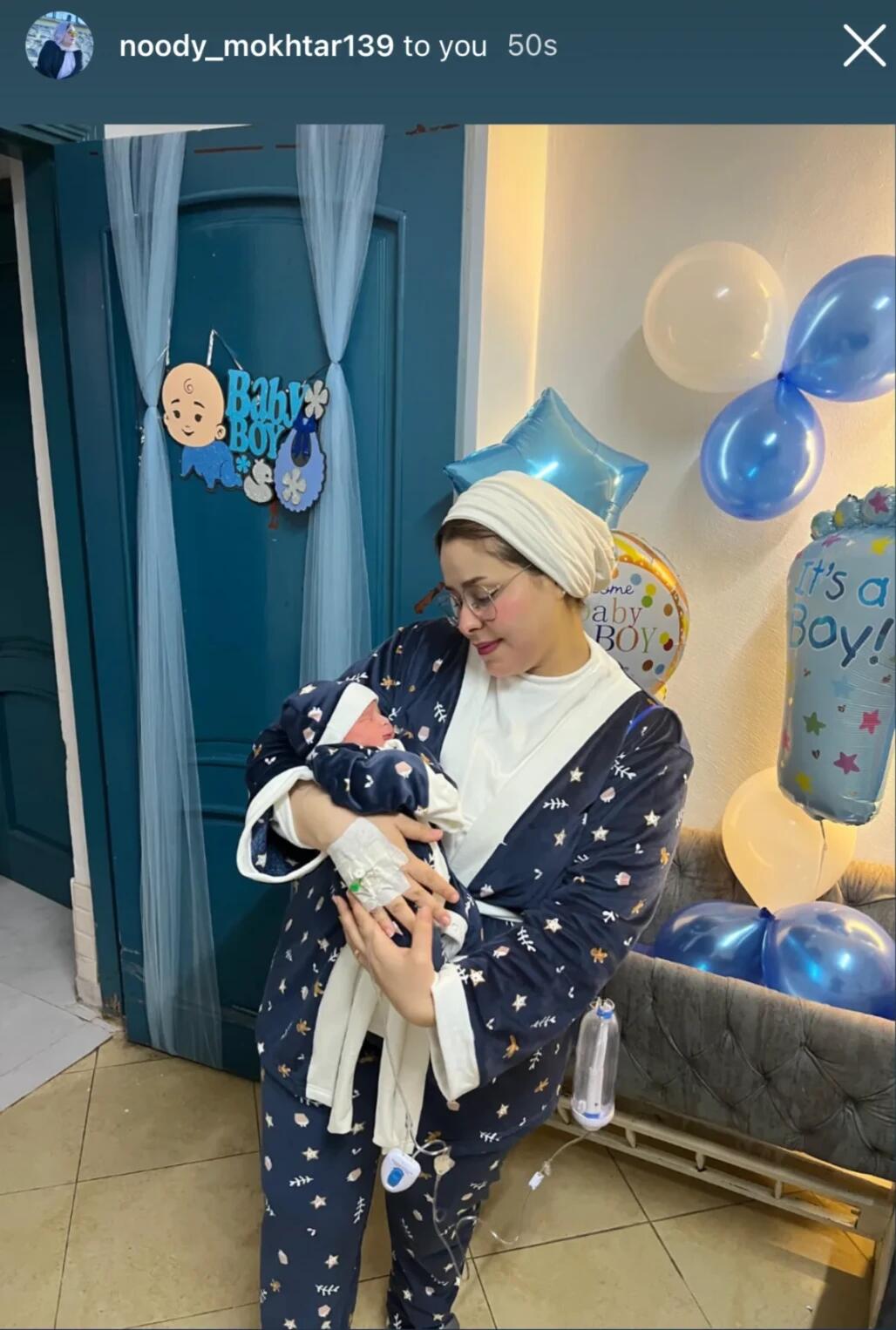 صورة عميلة مع المنتج